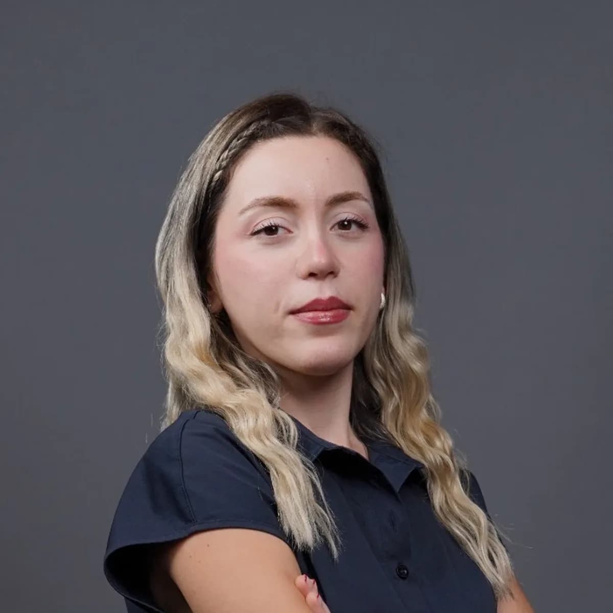 Senay Ö. — Dentist